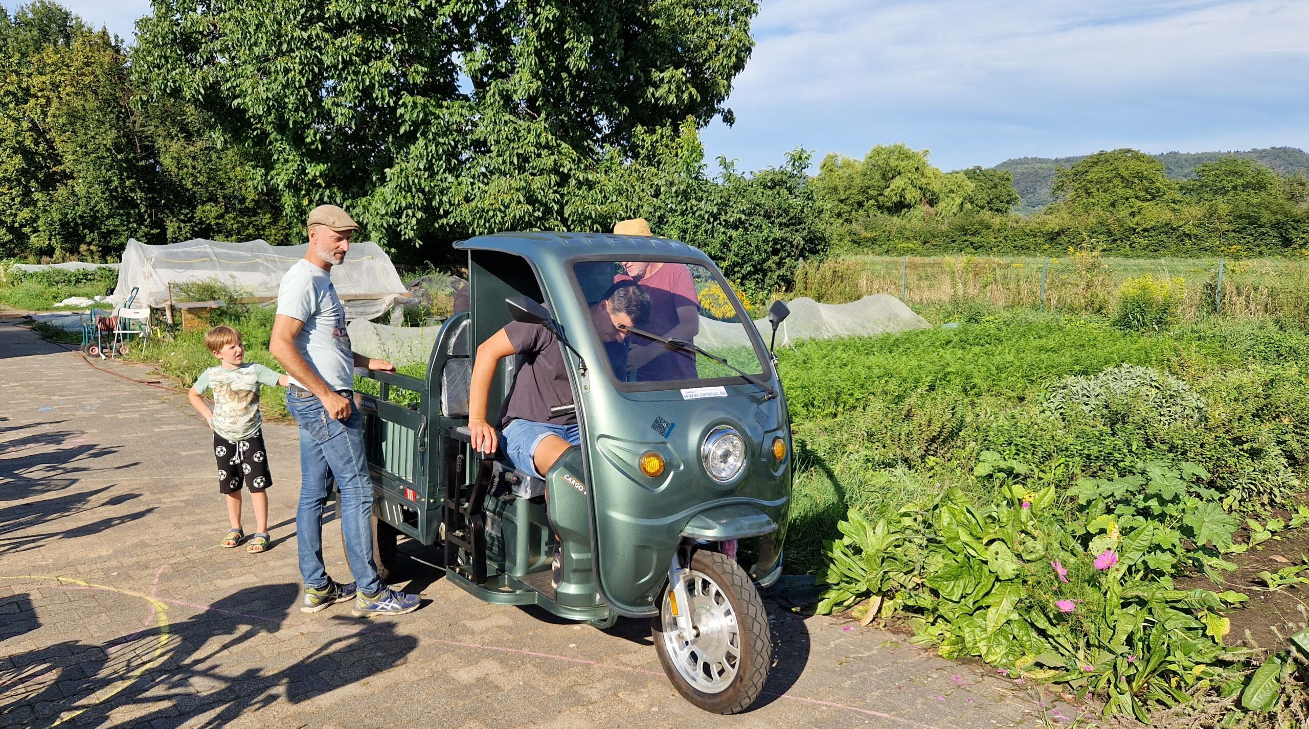 Mehr über den Artikel erfahren Solawi fährt elektrisch – dank städtischem Förderprogramm
